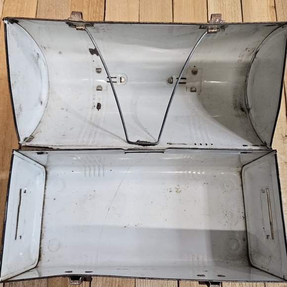 DOME TOP LUNCH BOX - CIRCA 1940 - PATENTS PENDING - THERMOS CLIP - NICE PATINA - Picture 4 of 15